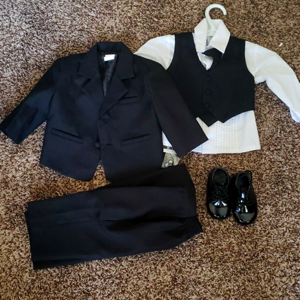 Toddler suit and shoes..suit size 0 and shoes 4cc